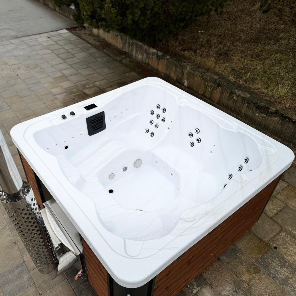 Jacuzzi - Image 3